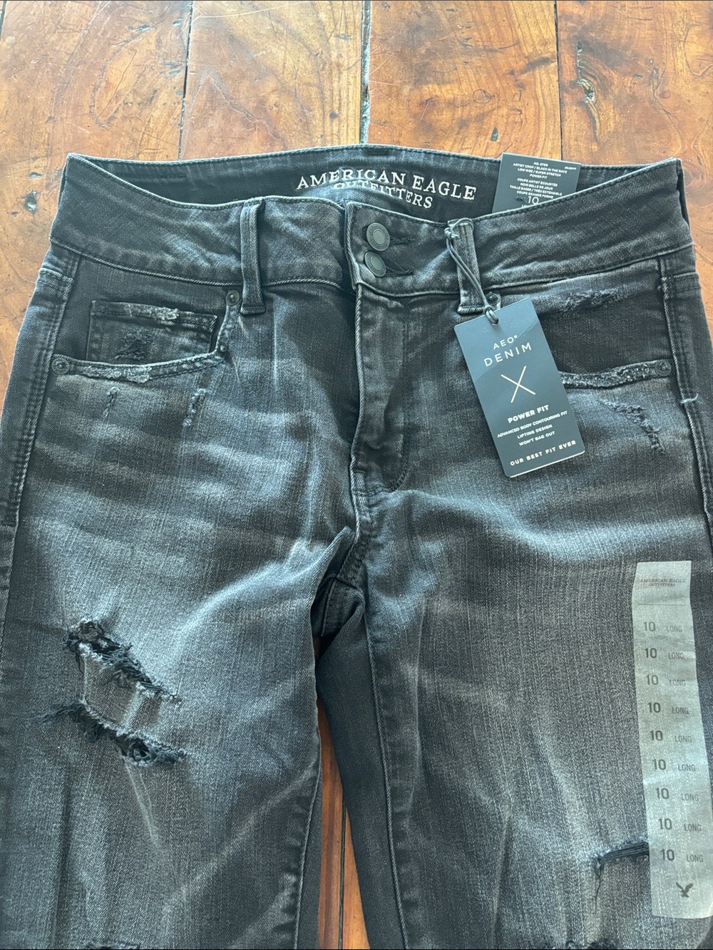 NWT American Eagle Outfitters Black Artist Crop Jeans with Distressing 10L